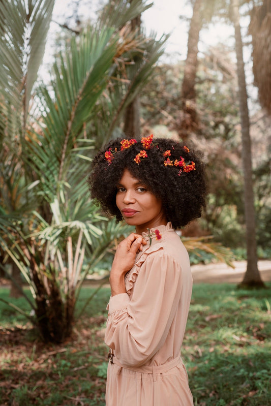 Les gestes et soins ancestraux pour des cheveux forts